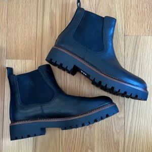 NIB Caslon Miller Water Resistant Chelsea Boot size 8